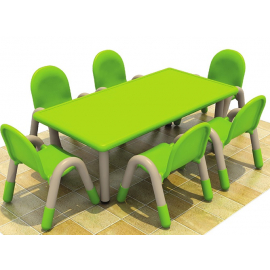  Mesas e Cadeiras de Plástico